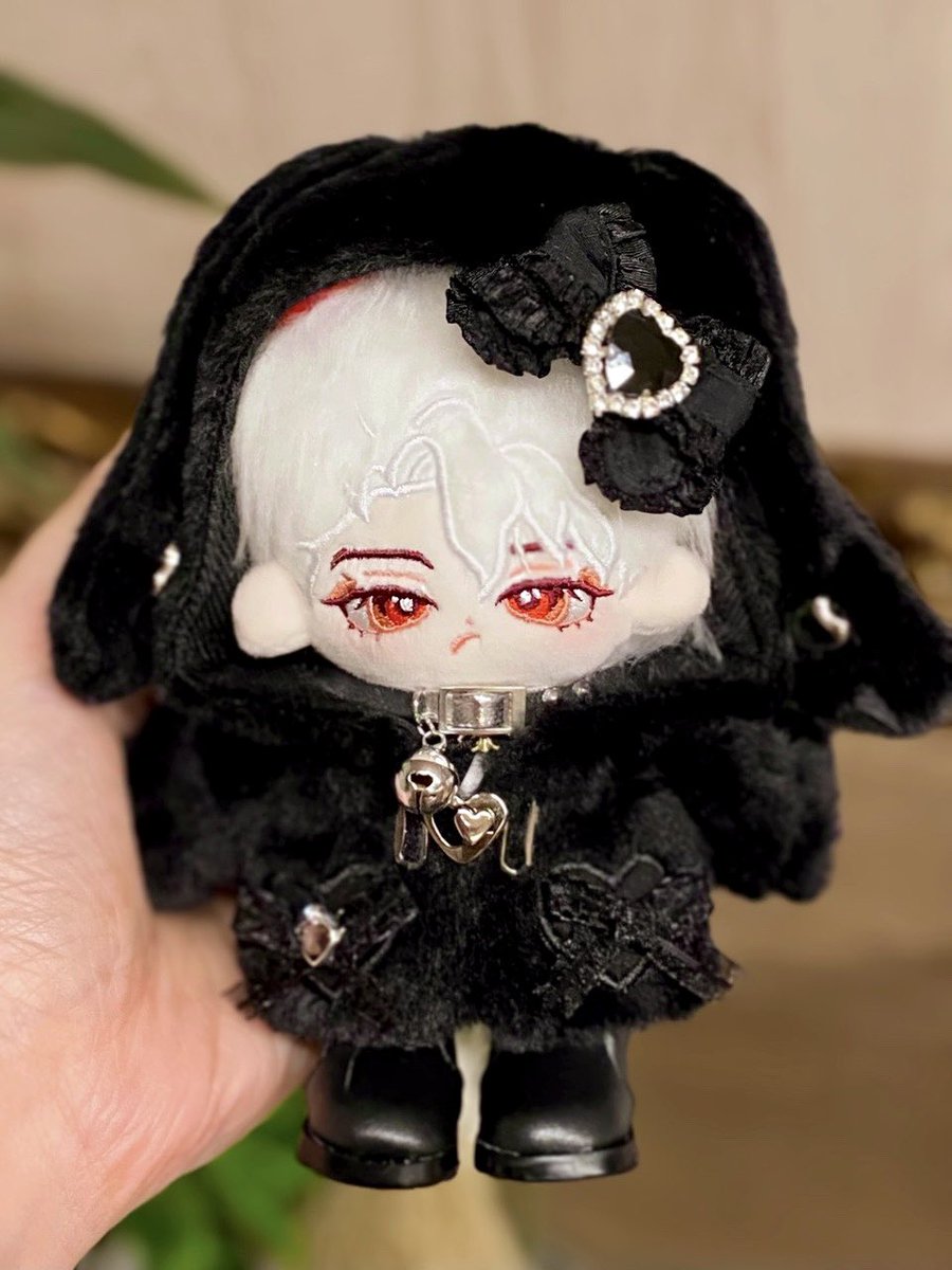 머찐 조장님룩을 입혀보앗으나
뭔가 게롱…💓하길래🥹✨

귀여운 토끼털옷 냅다 씌워보기🖤🖤🖤

𝓼𝓮𝔁𝔂한 눈매와 복실복실의 믹스매치가 오히려 더 매력적인것 같아 만족입니닷✨✨
한껏 기여운김에 방울초커도 해줘써요🤍🤍

#나는_도마뱀_게롱현