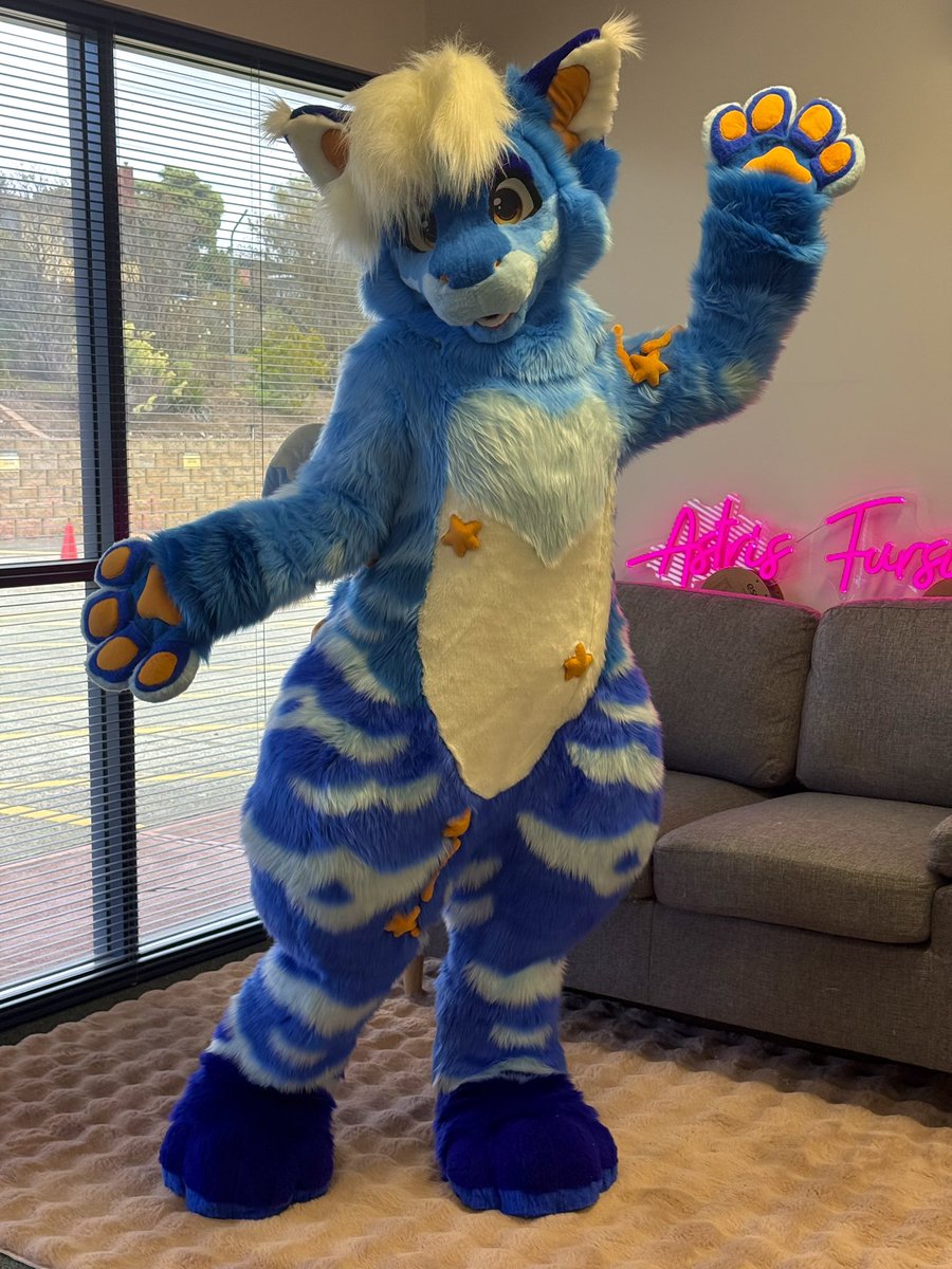 Astris_Fursuits's tweet photo. Another suit completed! It’s Tide the Fluffy Dragon! 💙🩵🧡🤍🪸

Owned by @maxolotll 
✨💜✨ https://t.co/JaOB4nFNvZ