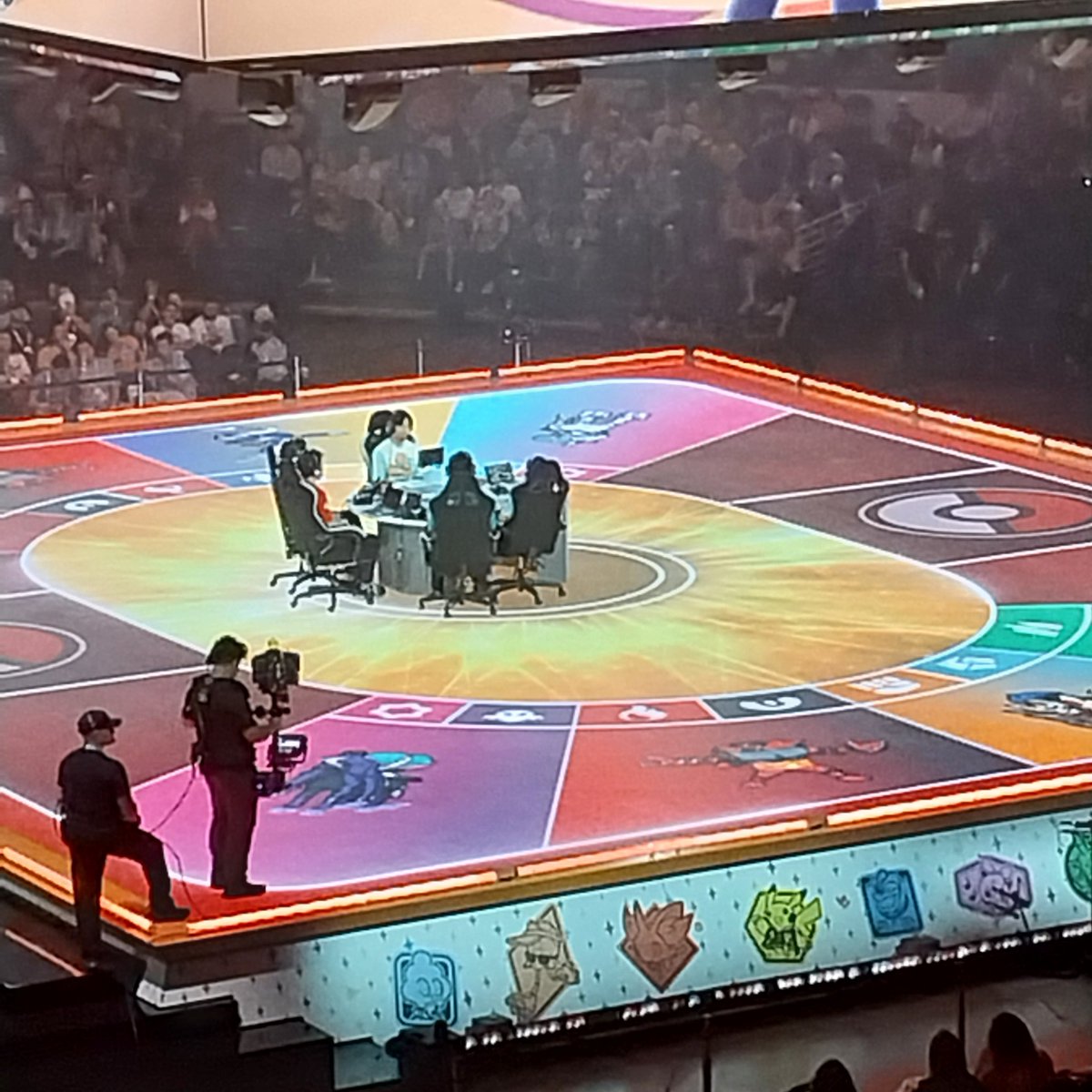 NailsOU's tweet image. pregame, trick room, grassy terrain, electric terrain

very cool special effects for worlds finals!