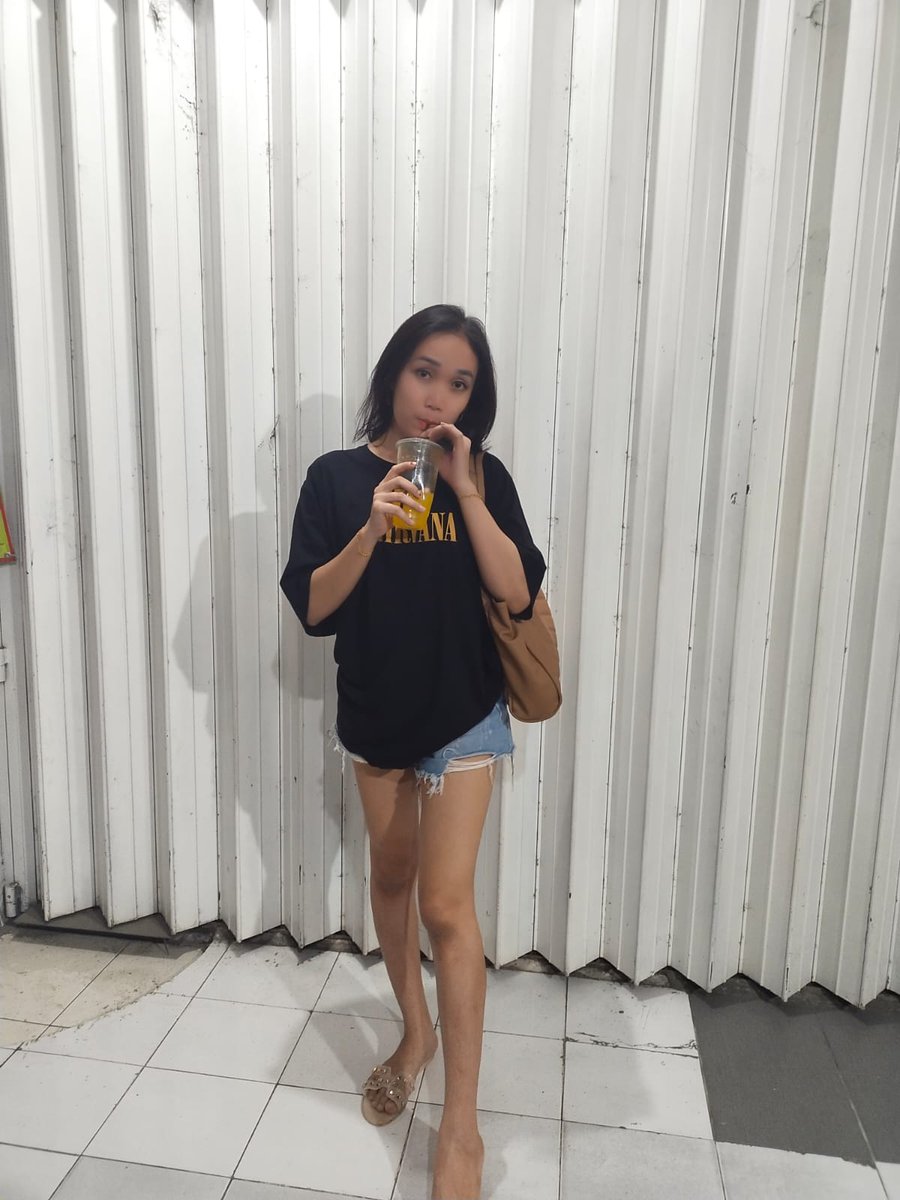 jessicash3m4l3's tweet photo. #Kutilang kurus tinggi langsing π https://t.co/VBNR253Klp