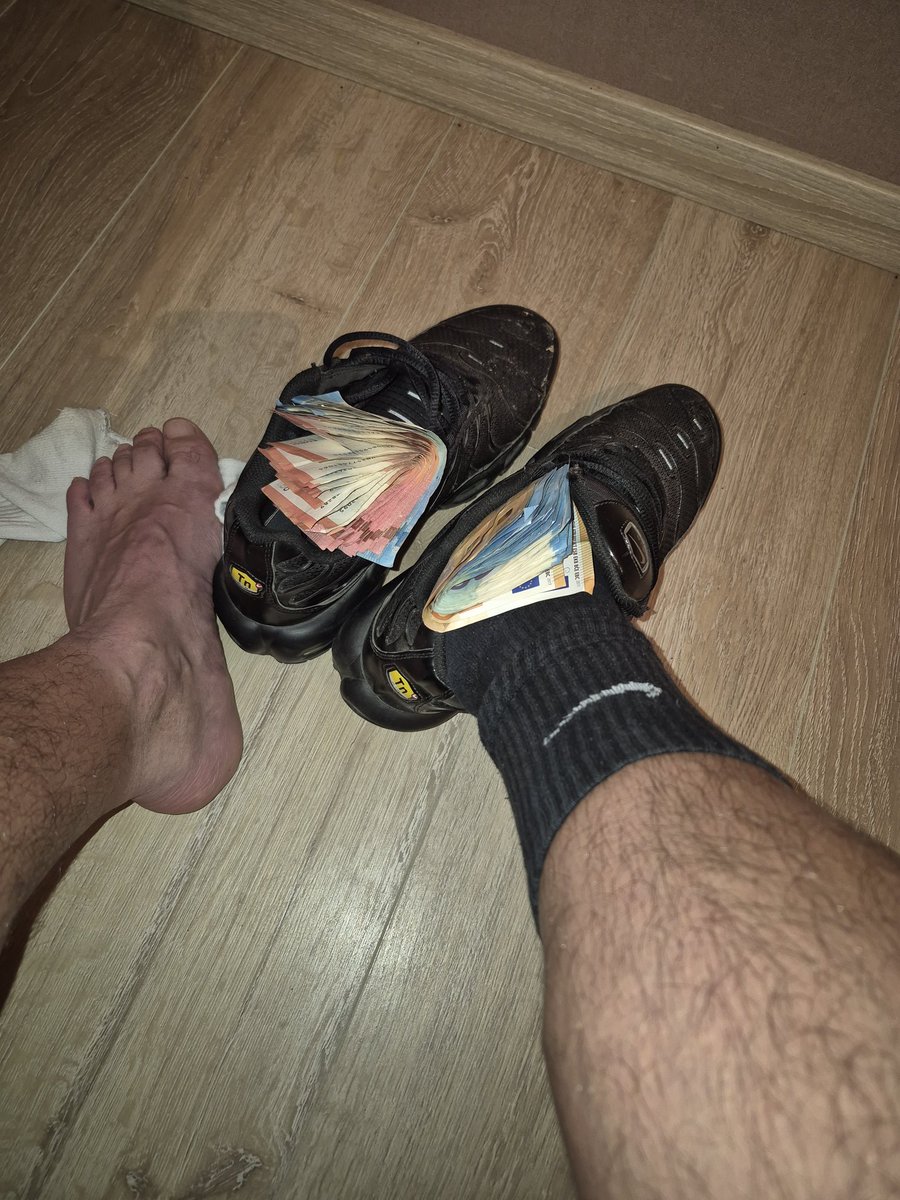 TEchapito's tweet photo. On lâche pas les paypal mes salope. Timeoechapito@gmail.com  régalé moi bande de sale chien . #soumi #paypal #cashmaster https://t.co/yigSwEnzEm
