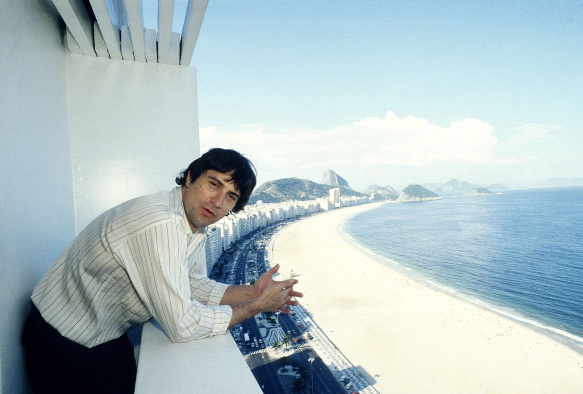 mubibrasil's tweet photo. Robert De Niro no Rio de Janeiro, 1981. https://t.co/wxKNHblFGU