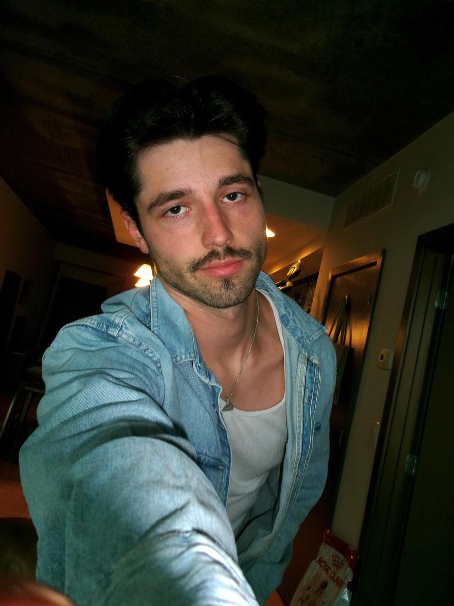 DANCERB0Y_'s tweet photo. Jeans vibes 💙 https://t.co/ynRprCrNkS
