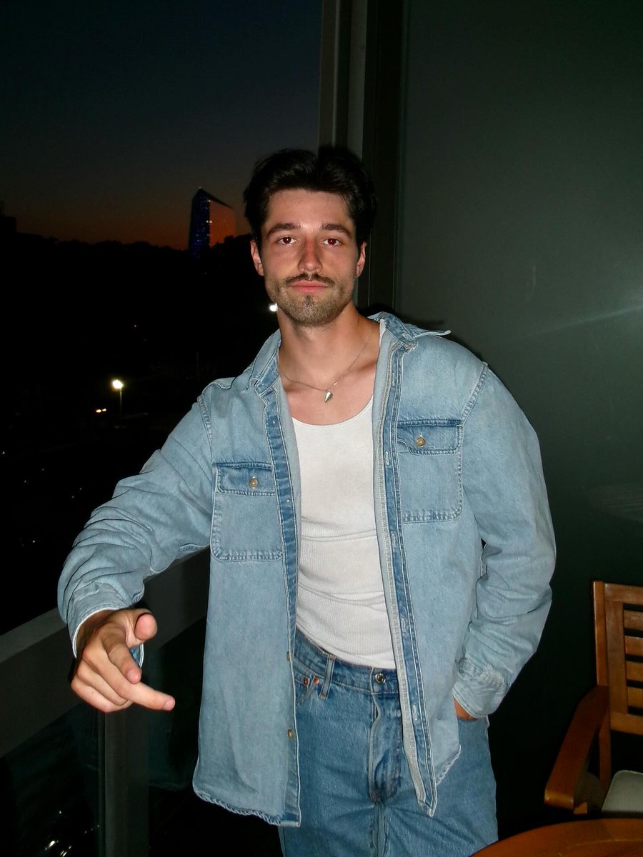 DANCERB0Y_'s tweet photo. Jeans vibes 💙 https://t.co/ynRprCrNkS