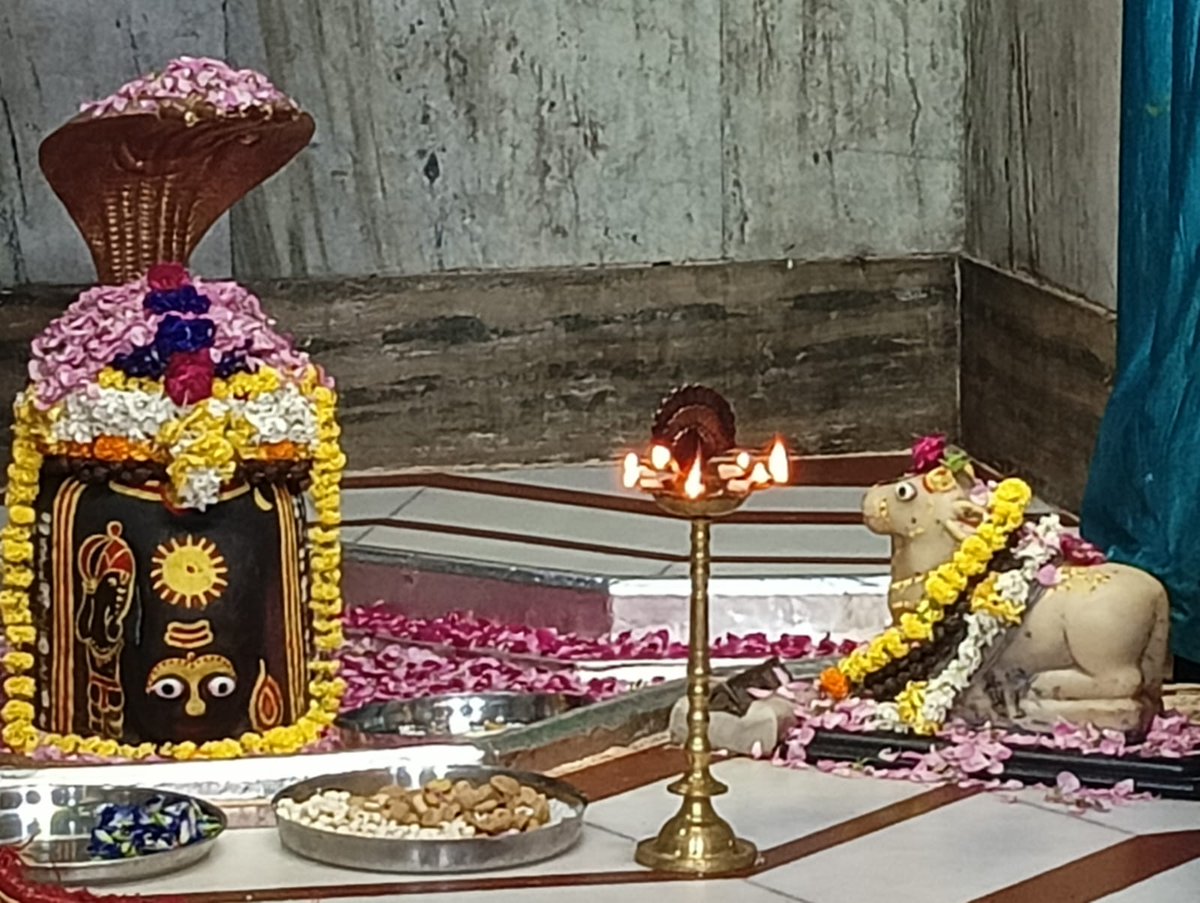 old_cricketer's tweet photo. हर हर महादेव https://t.co/kVg2vaBcl9