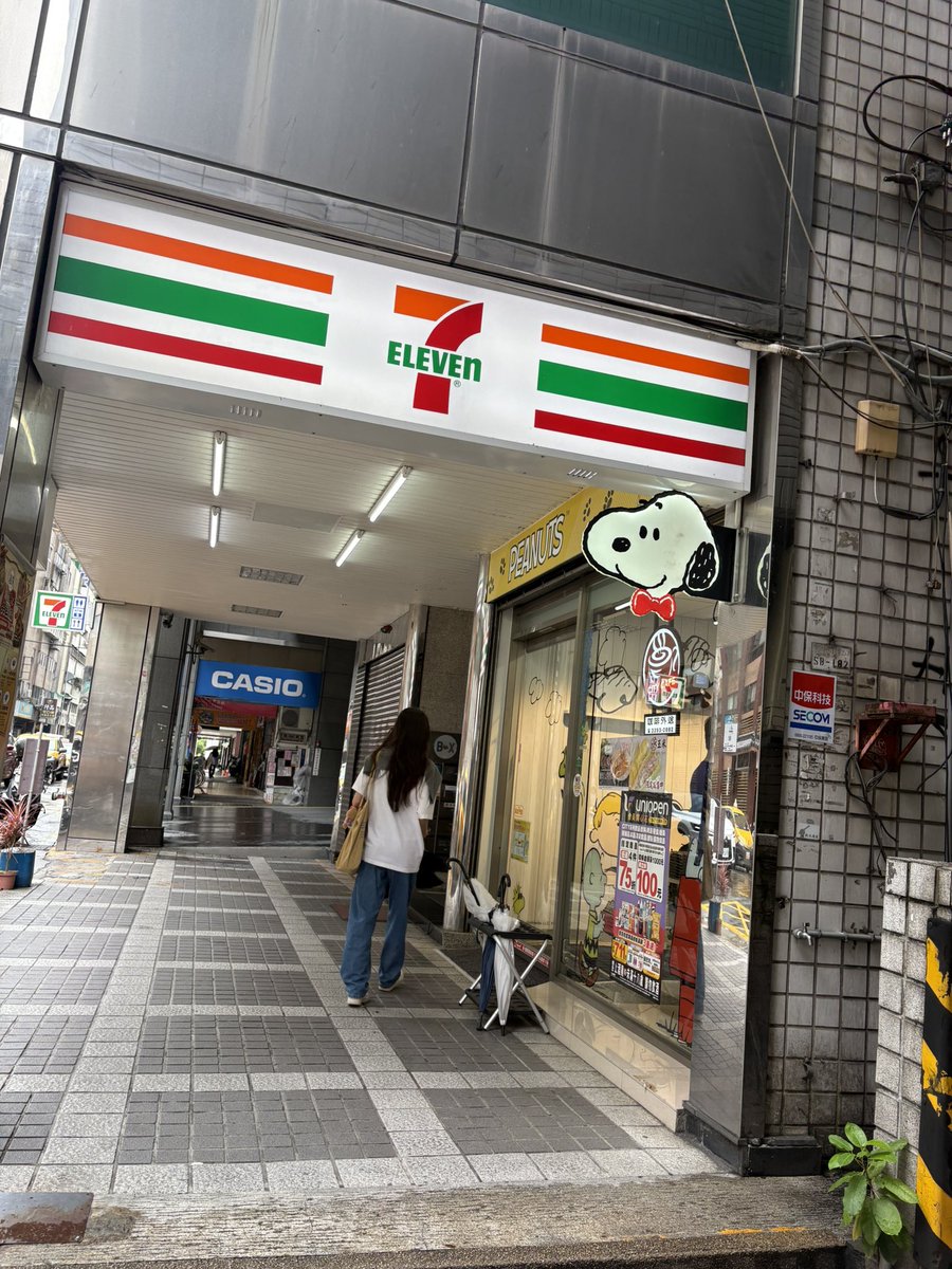 no16_industry's tweet photo. 先月行った台湾セブンイレブンの限定品。
引き取りに日数がかかるので断念した逸品。台湾のセブンは、日本と違い永久ライセンスを取得しているので、台湾オリジナルが多く存在する。
台湾旅行の際、是非セブン巡りをお勧め♪
#ターマック #tamac #台湾 https://t.co/7Rvzd8ugtA