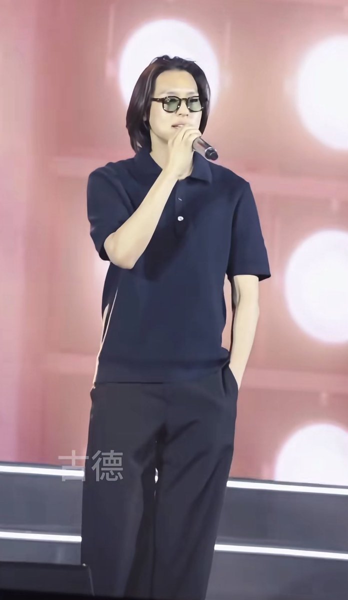 บิวกิ้นพีพีตอนรันทรู ใส่โปโลน้ำเงินมาเหมือนกันเลย  แค่คนละแบรนด์ 55555555