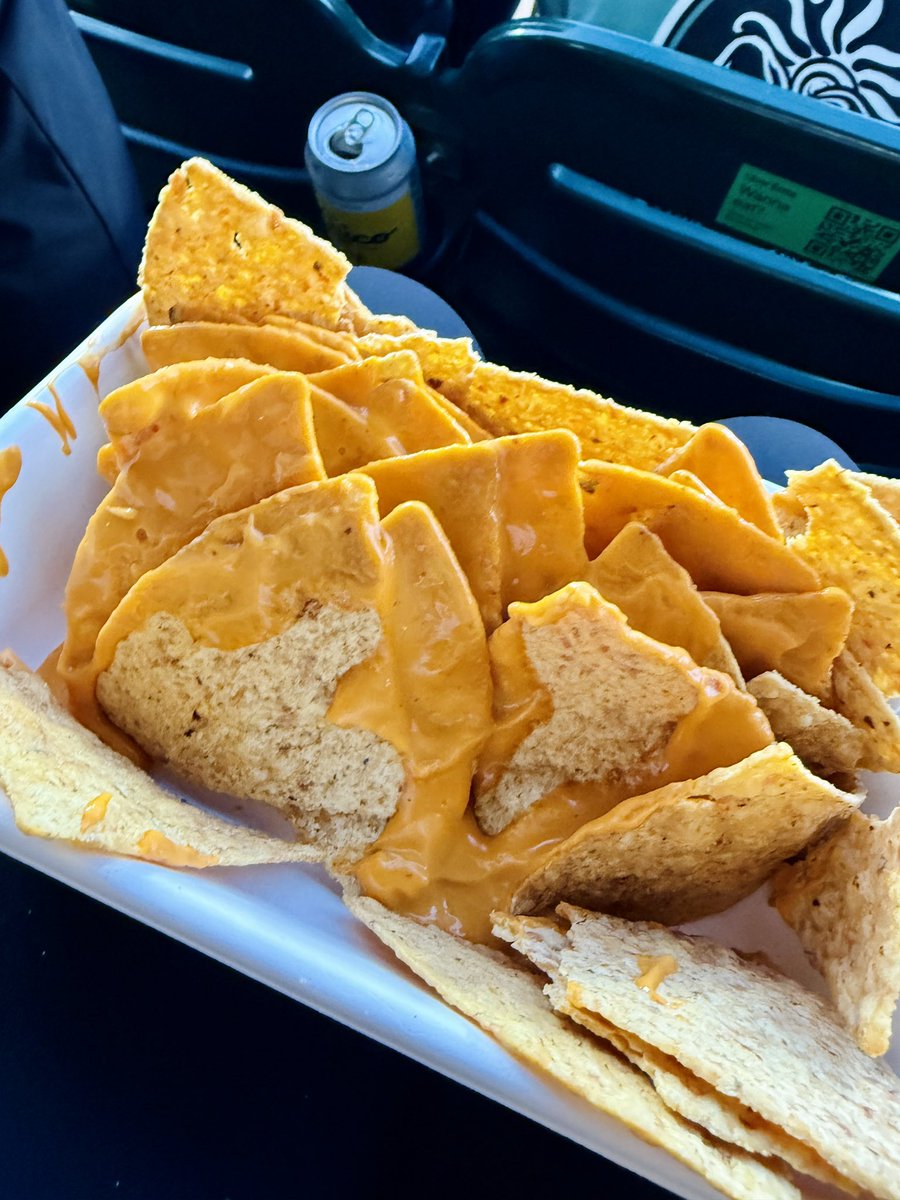 uppercaseMM's tweet photo. Worst nachos I’ve ever eaten 0/10. @OracleParkSF @SFGigantes @SFGiants Tortilla chips tasted like salted cardboard. It’s insulting that the Giants even sell this pathetic waste of calories and money. https://t.co/ecbBhTX3mn
