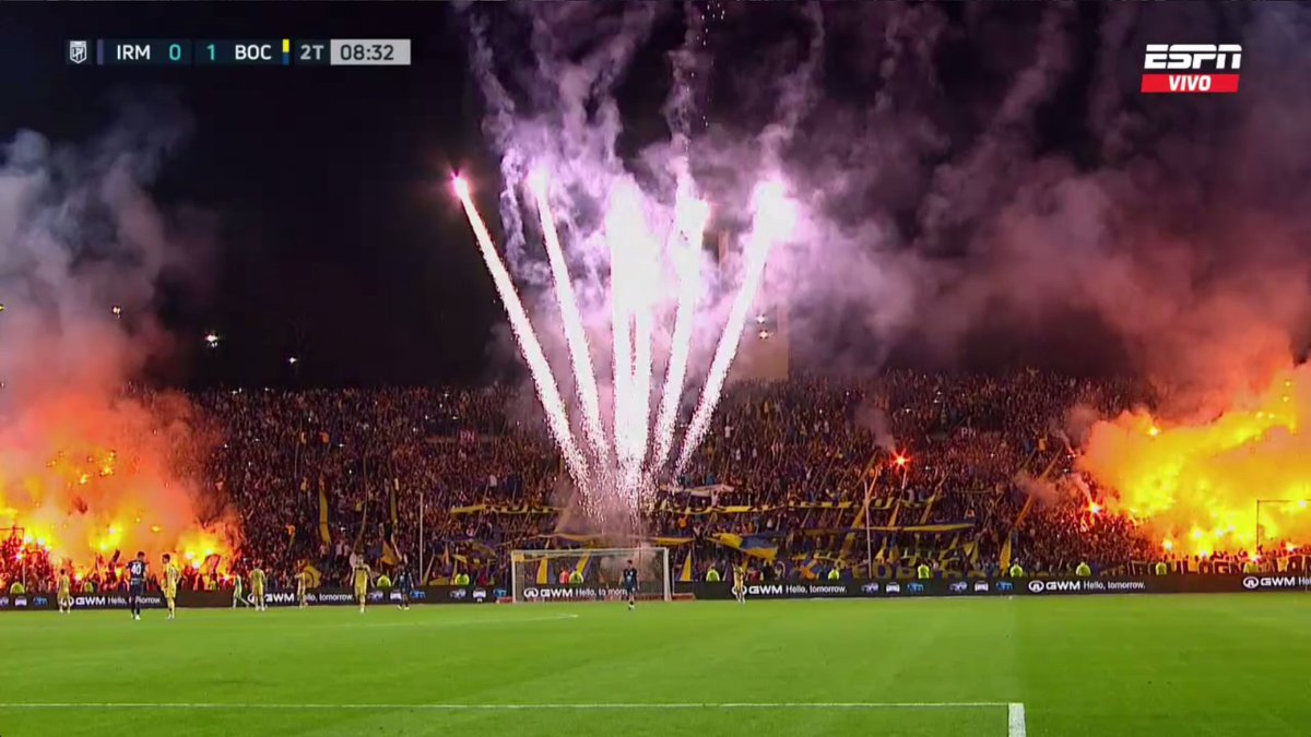 la12tuittera's tweet photo. 🎆LA FIESTA en la TRIBUNA DE #BOCA en MENDOZA.💙💛💙 https://t.co/6ahON4FcpV