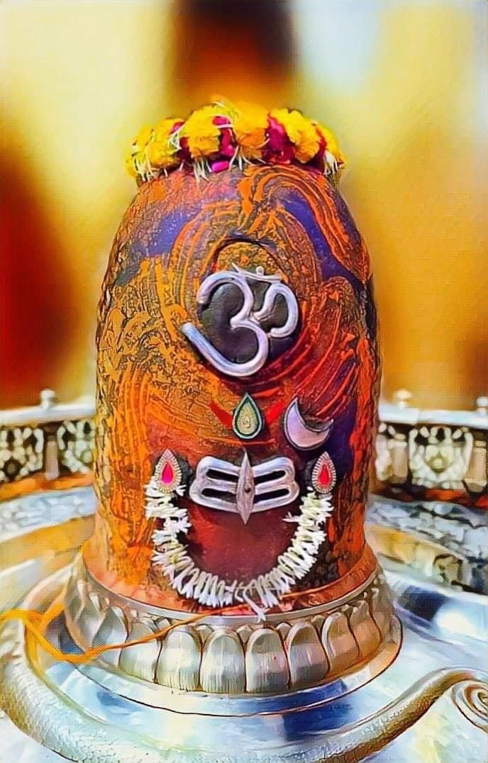 कण-कण में बसा है नाम महाकाल का,
संहार भी सुंदर है रूप भूतनाथ का।
भक्ति में जो खो जाए उसकी क़िस्मत बदल जाए,
सदियों से प्रहरी है ये त्रिलोकनाथ का॥
ॐ नमः शिवाय, हर हर महादेव।।