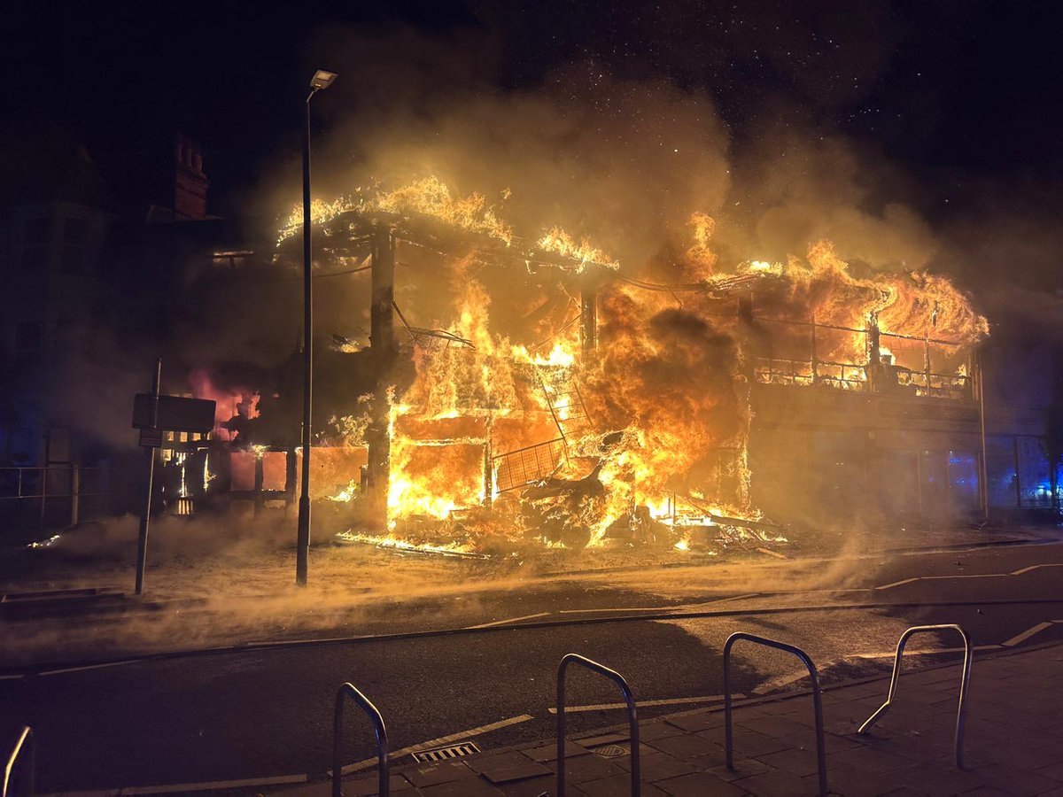 Firefighters are currently dealing with a building on fire on West Avenue, Clacton. 

If you live in the area, please keep all your windows and doors shut as there is a lot of smoke coming from the incident.

Crews are working to extinguish a building which is fully alight.