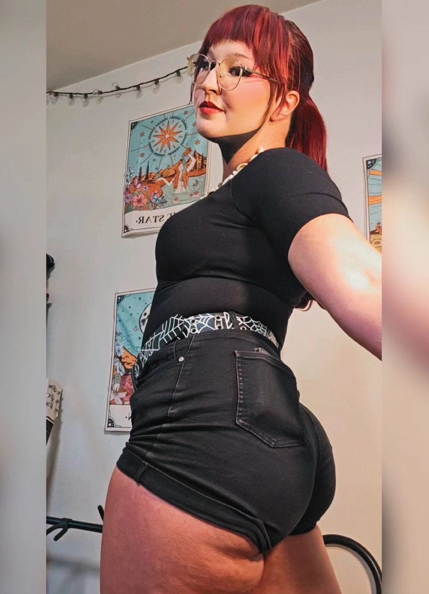 GothSunshine70's tweet photo. >:[ https://t.co/4EGUL9gRN0