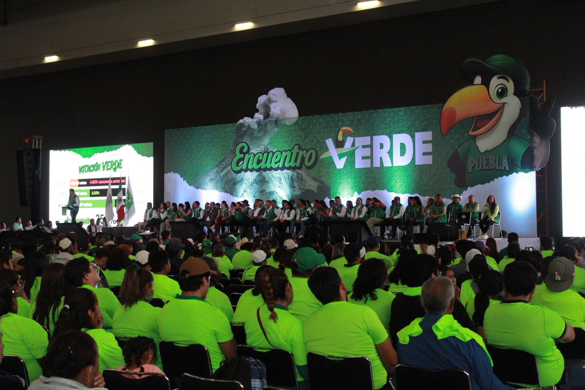 Rodrigo Durán (@rodrigo_duranh) on Twitter photo ¡Hoy reafirmamos la fuerza del Partido Verde! 💪🏻💚
En el Encuentro #Verde contamos con la presencia y liderazgo de nuestra dirigente nacional <a href="/karencastrejont/">Karen Castrejón Trujillo</a>, el respaldo de nuestro gobernador verde <a href="/armentapuebla_/">Alejandro Armenta</a> y el liderazgo de nuestro dirigente estatal <a href="/natale_jimmy/">Jimmy Natale</a>.
Su ¡Hoy reafirmamos la fuerza del Partido Verde! 💪🏻💚
En el Encuentro #Verde contamos con la presencia y liderazgo de nuestra dirigente nacional <a href="/karencastrejont/">Karen Castrejón Trujillo</a>, el respaldo de nuestro gobernador verde <a href="/armentapuebla_/">Alejandro Armenta</a> y el liderazgo de nuestro dirigente estatal <a href="/natale_jimmy/">Jimmy Natale</a>.
Su