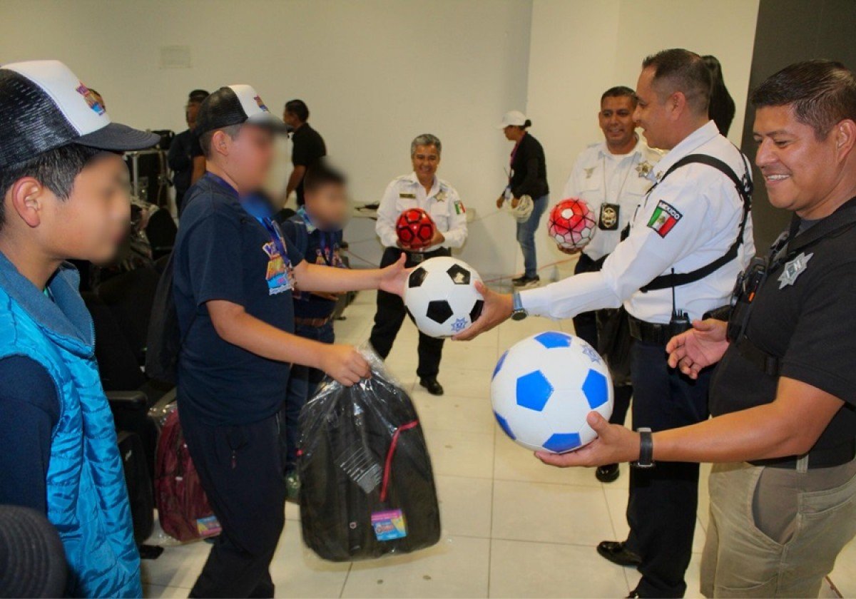 MxExilio's tweet image. Municipios |  Niñas y niños disfrutaron de un “Verano con Rumbo” en la @SSPPCSnAndresCH 

@LupitaCuautleT @SnAndresOficial 

dlvr.it/TMXgz9 👈  Nota en Exilio #VeranoConRumbo #NiñosFelices #EducaciónSegura #Civismo #IntegraciónFamiliar