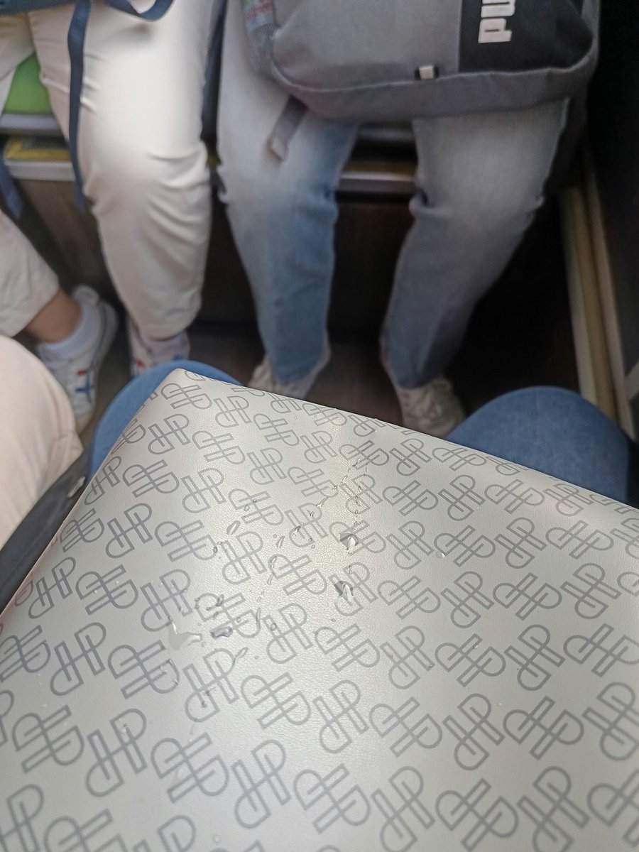 rinamulya's tweet photo. Min @PT_Transjakarta t11 tj-0775 bocor nih 🤧😅 untung tas ku anti air https://t.co/BB6Y47N7vm