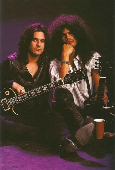 Happy 63rd Birthday to former Guns N' Roses and Rock Star Supernova guitarist, Gilby Clarke!
🎂 🥂 🎁 🤘🏻 🎸
#Slash #GilbyClarke