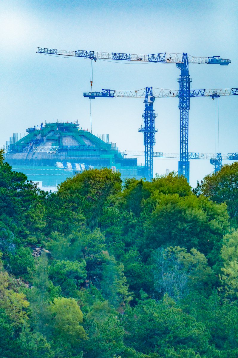 CN_Nuclear_Corp's tweet photo. Nuclear power serves as the anchor of the clean energy family and a powerhouse in energy conservation and emission reduction. ⚛️⚛️
The cumulative electricity generation of #CNNC's nuclear power units has reached 1.95 trillion kilowatt-hours, equivalent to replacing approximately 590 million metric tons of standard coal consumption. This has reduced carbon dioxide emissions🏭🏭 by 1.55 billion metric tons, delivering ecological benefits comparable to planting 5.3 million hectares of forest for our planet.
#CNNC is also actively developing new energy industries, with cumulative power generation exceeding 246 billion kilowatt-hours. This equates to saving 74.19 million metric tons of coal and cutting carbon dioxide emissions by 183 million metric tons.