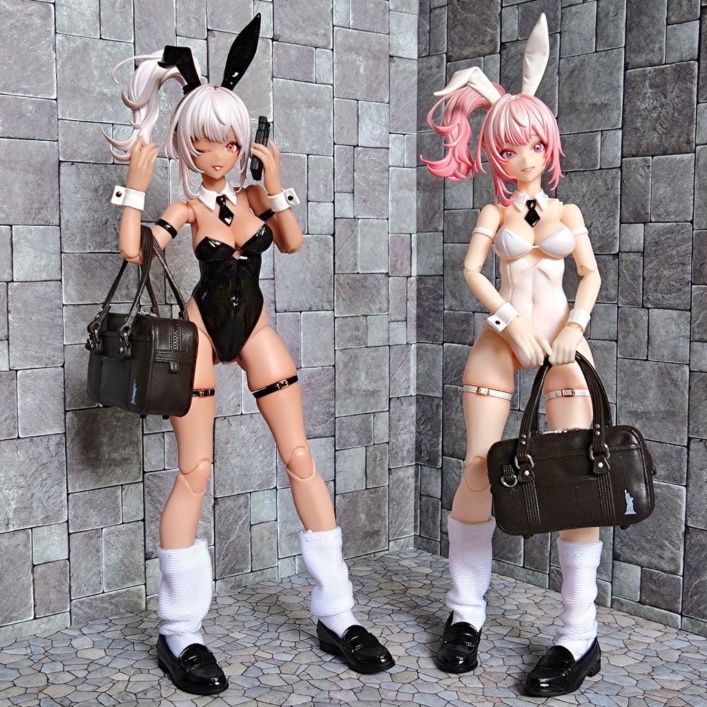 revive_deadman's tweet image. EAST BOYのバッグ＆ローファーのカプセルトイと
セリアのドール用ハイソックスで
アイリンシスターズをギャル仕様にしてみたなり
ちゃんと自立してくれてるなり
バニーにハイソックスローファーは
“果てしなくエロい”なり
#蝸之殻 #SNAILSHELL #スネイルシェル