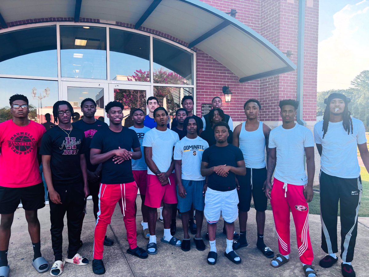 Holmes Men’s Basketball 🏀 tweet media