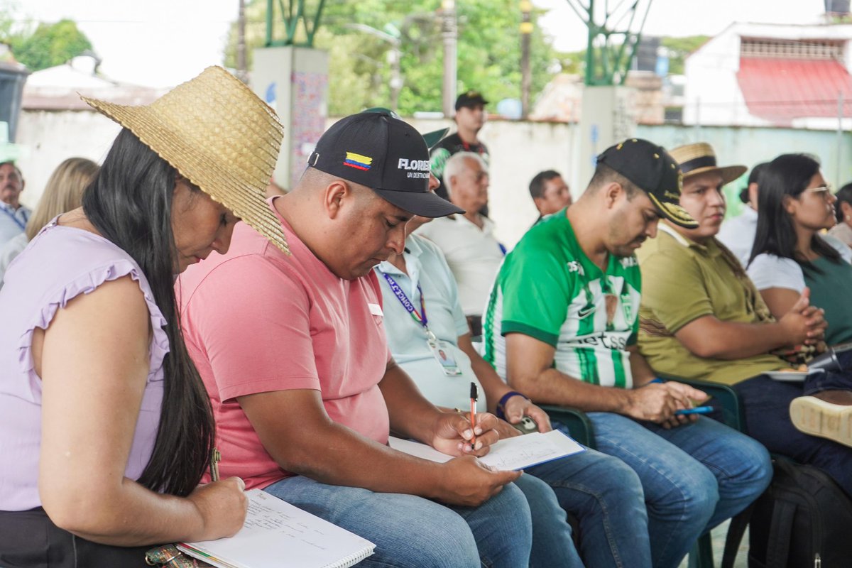 #Hoy trabajando en la Comuna Sur; mi prioridad siempre será dialogar con la comunidad y construir soluciones reales.

Ante Presidentes de Junta, Ediles y Concejales informamos sobre los avances  realizados y las acciones con las que continuaremos #HaciendoGrandeAFlorencia