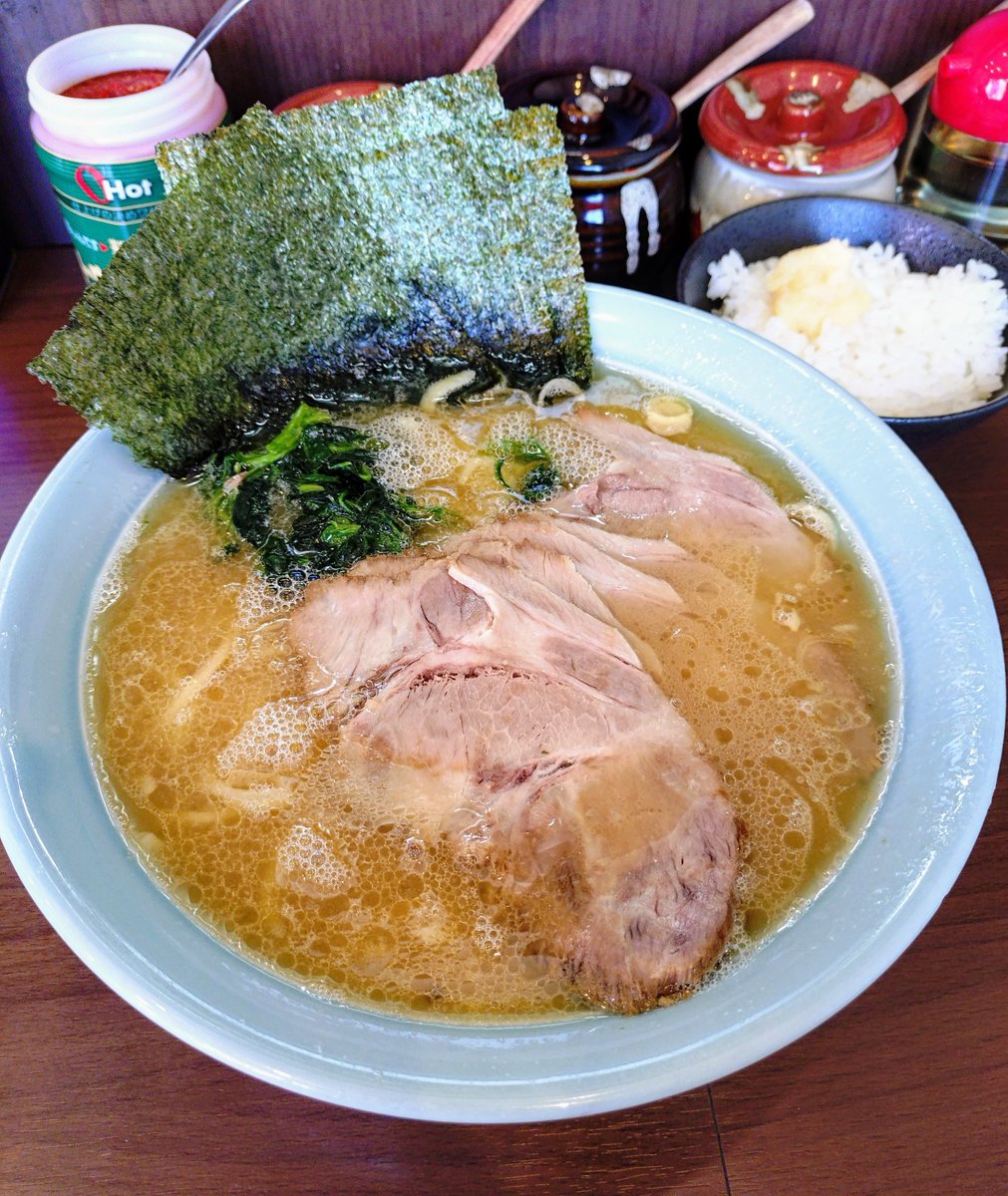 曙町『寿々㐂家 曙町店』🍜151
チャーシューメン中盛　ご飯

お盆休み明け今日から営業のコチラで朝ラー🍜🙋🏻
久々のクラシック家系
朝のフレッシュスープが染みる😍
激旨でご馳走様でした🙏🏻