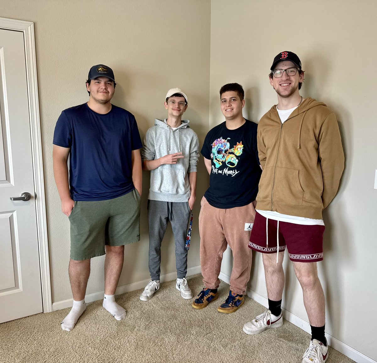 juls907's tweet photo. @WSUEsports @GesaCU @ZiplyFiber All moved in! Another year! Go Cougs! WSU CRL
Go Fitz! Go Wimpulse! Go Venom! Go Jack!
#WSUEsports #GoCougs 
♥️♥️♥️🏎️ https://t.co/YT4EaXwAYy