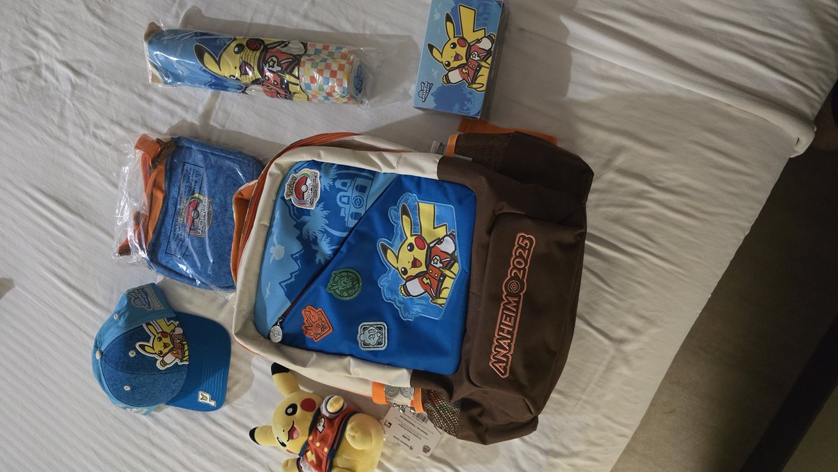 🚨 LOOKING TO SELL 🚨

- Top 32 bag, stamped Paradise Resort card and cap

- Full competitor kit excluding t-shirt and promo cards 

Please DM if interested!