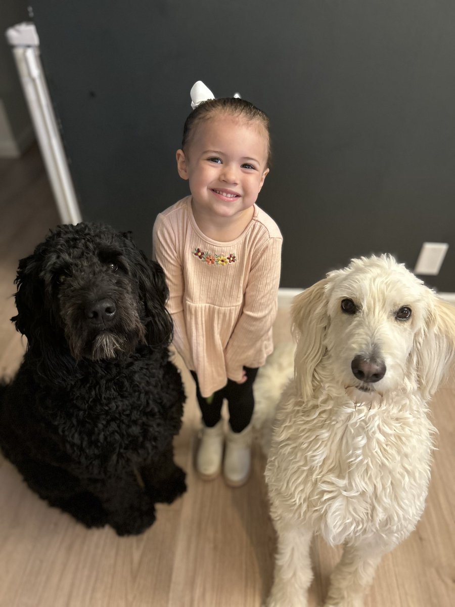 Can’t believe 🏈 is finally here‼️

Beyond thankful for my family for letting me do what I love to do! 👩‍❤️‍👨🧍‍♀️🐶🐶 

LETS GO!!