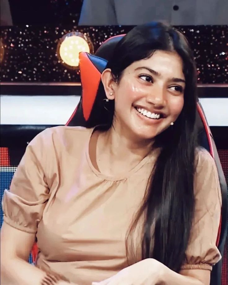 After straighten hair ☺️ 

Good morning everyone 🌄 

#SaiPallavi <a href="/pallavi_fan1/">Sai pallavi fan</a>