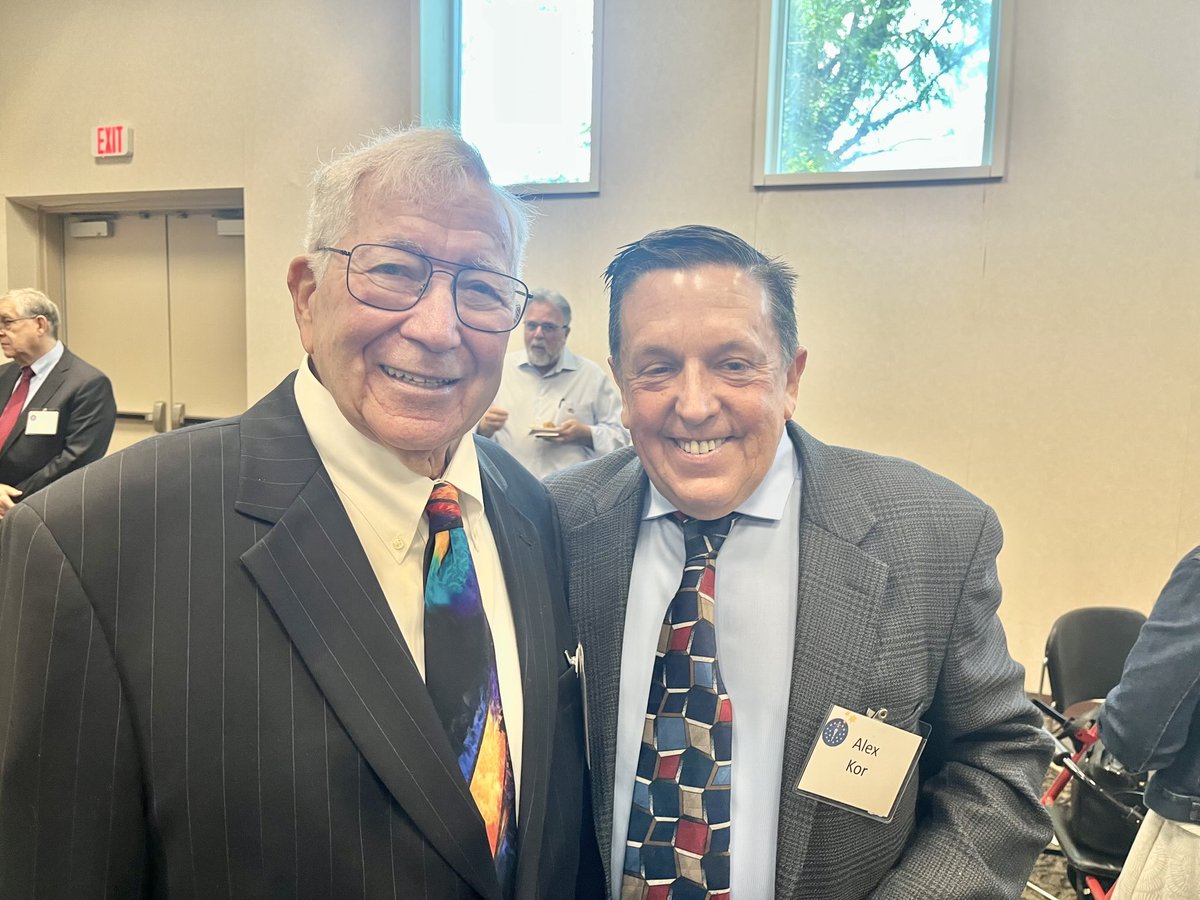 akisok15's tweet image. Today was special! Thanks ⁦@IndianaJewish⁩ for honoring my late father as a Hoosier Jewish Legend! Joined by 4 others (including Evan Goodman, also from Terre Haute),I want to thank everyone involved! ⁦@PurdueSports⁩, ⁦@PurdueAlumni⁩ ⁦@purduepharmacy⁩