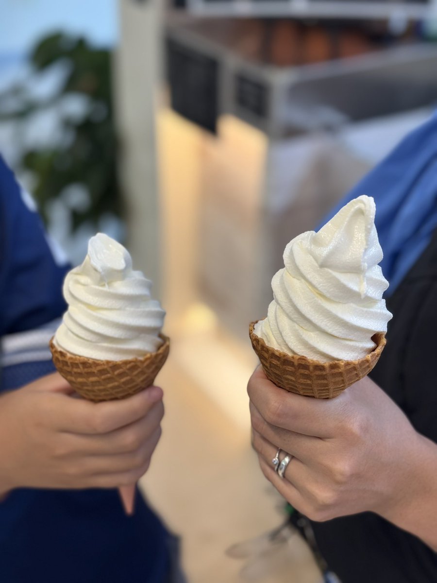 先日の千葉日帰り。
強風で海には腰までしか入れないと言う。
館山お土産。
バナナ専門卸の佐藤商店さん。
1700円のバナナ🍌エクアドル🇪🇨
台湾🇹🇼のはもう少し高い！！