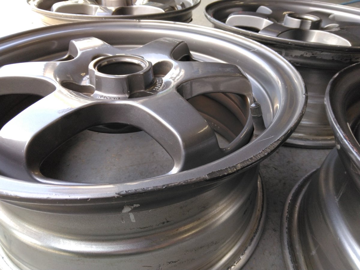 ホイール売ります
手渡しのみで4本で25000円

スパルコ　6J-14+40　PCD100
一度塗ってあるのでぱっと見綺麗に見えますが、
それなりに結構ガリ傷があります。
エア漏れはありませんでした。