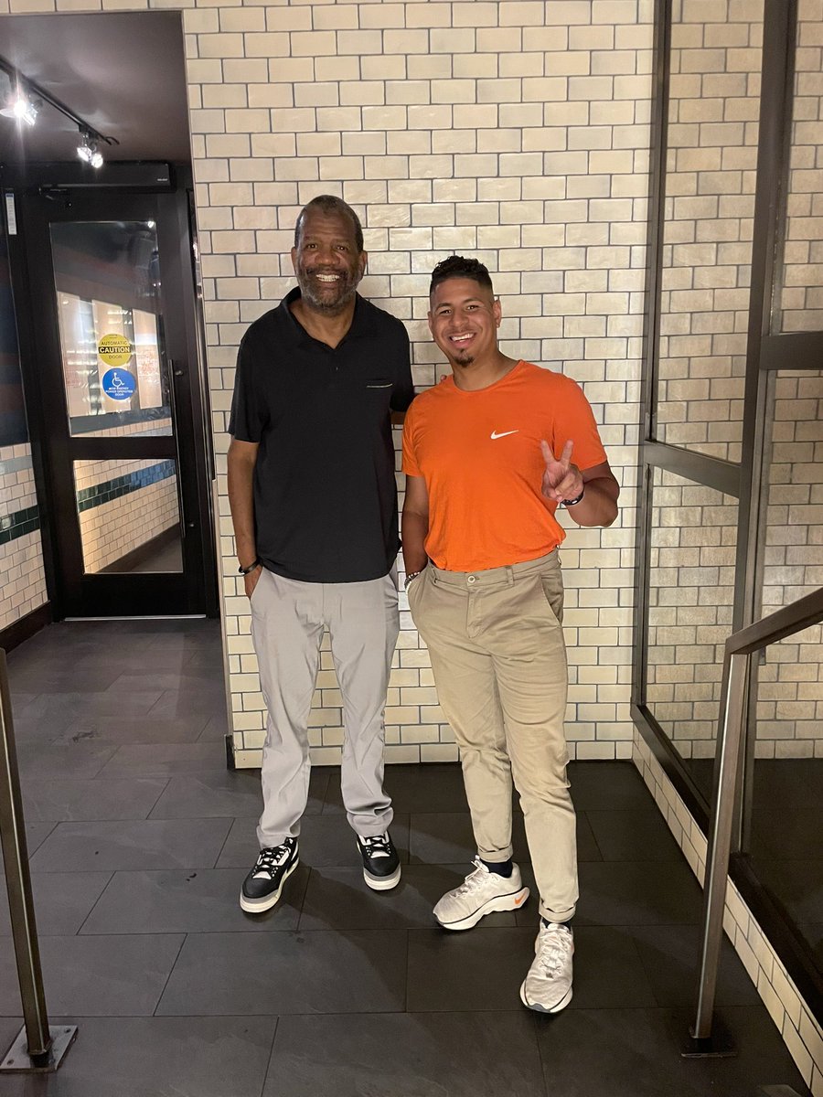robparkerMLBbro's tweet image. Grubbed with friends - @Nickkenn, Canela and Jessica - tonight at Legasea in NYC for the all-you-can-eat ribeye steak! #sogood