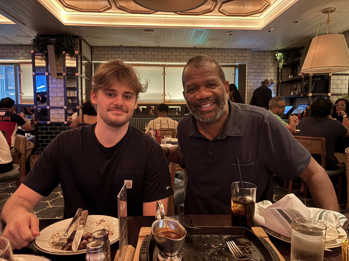 robparkerMLBbro's tweet image. Grubbed with friends - @Nickkenn, Canela and Jessica - tonight at Legasea in NYC for the all-you-can-eat ribeye steak! #sogood