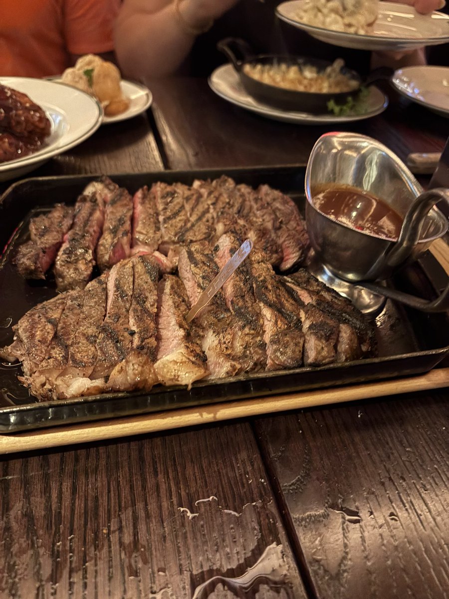 robparkerMLBbro's tweet image. Grubbed with friends - @Nickkenn, Canela and Jessica - tonight at Legasea in NYC for the all-you-can-eat ribeye steak! #sogood
