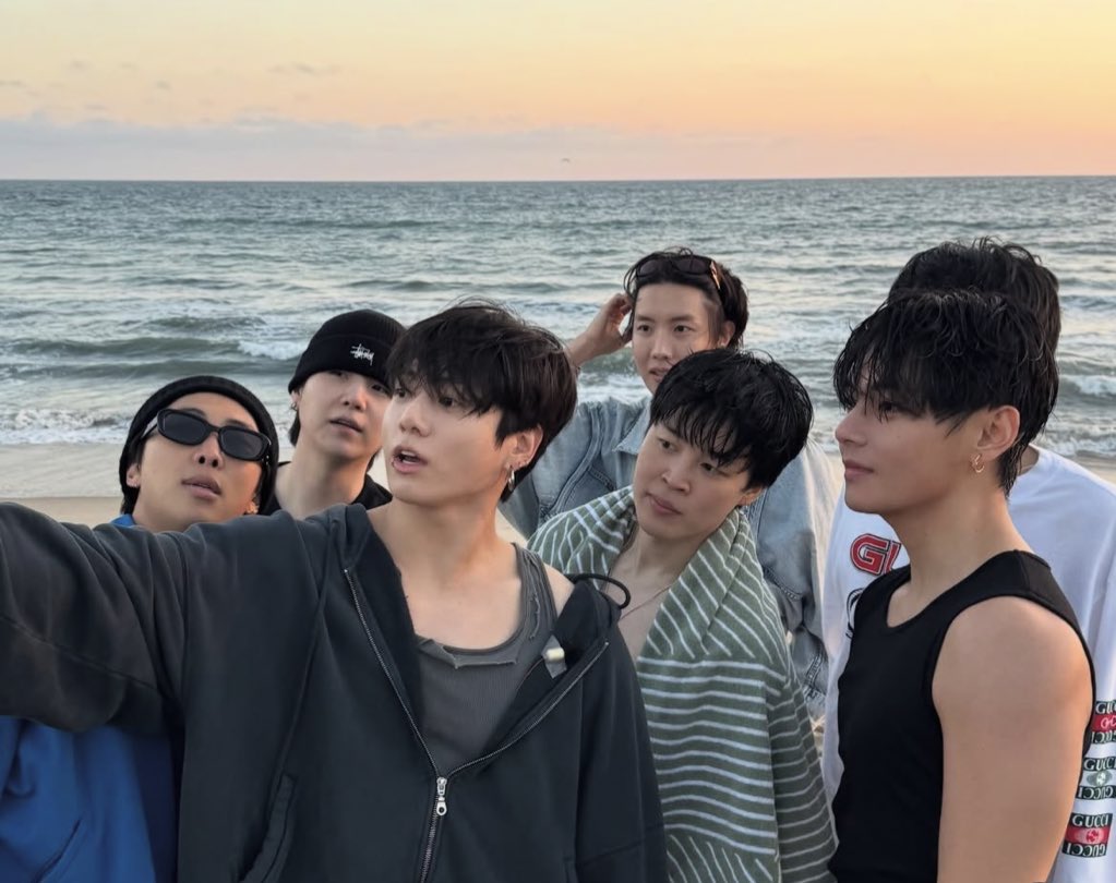 ★ 𝗦𝗢𝗥𝗧𝗘𝗢 BTS IS BACK 50 RBX ₊ ｡🐚

         ◦ Fav y rt a este post 
         ◦ Comentar “BTS IS 7 
               BTS IS BACK”
         ◦ Seguirnos con notis On
                                              ꒰ 🦭 ꒱ 
Cierro ¿? !