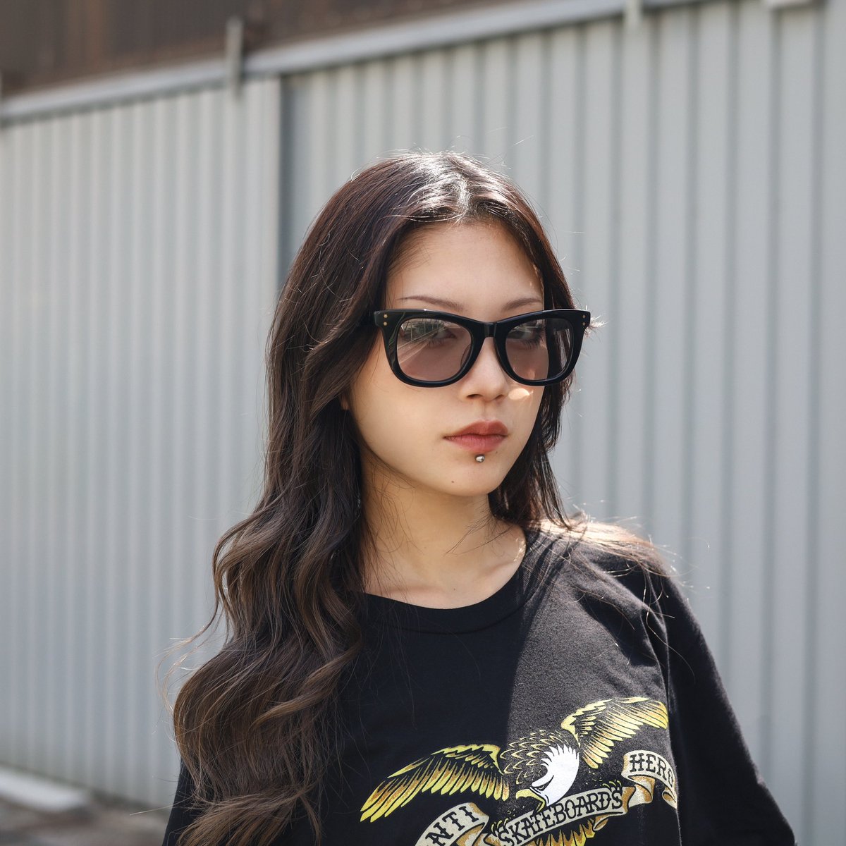 Feelin_osaka's tweet photo. 【UNCROWD】TUNDRA -PHOTOCHROMIC- (BLACK-P.GRAY)
https://t.co/JY5YXqDT5U
現行の『MODEL-HILUX』を現代のトレンドに合わせてリニューアルしたモデル。
大ぶりでエッジを抑え、丸みを帯びたデザインが特徴。
調光機能を搭載したレンズを採用。
#uncrowd #feelinosaka #feelin #osaka #フィーリン https://t.co/BfrKIozmub