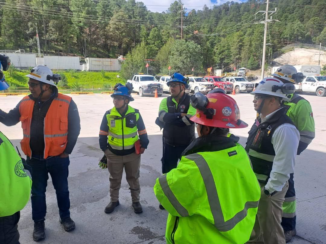 FrenteSec31's tweet photo. 📣📣‼️Comité Ejecutivo Local realiza recorrido de seguridad semanal en compañía del departamento de seguridad y relaciones industriales, nuestra meta es clara "Cero Accidentes" ‼️📣
#SomosFrente
#yotomoelcontrol 
#EstamosConPavon https://t.co/2RPGDJLmai