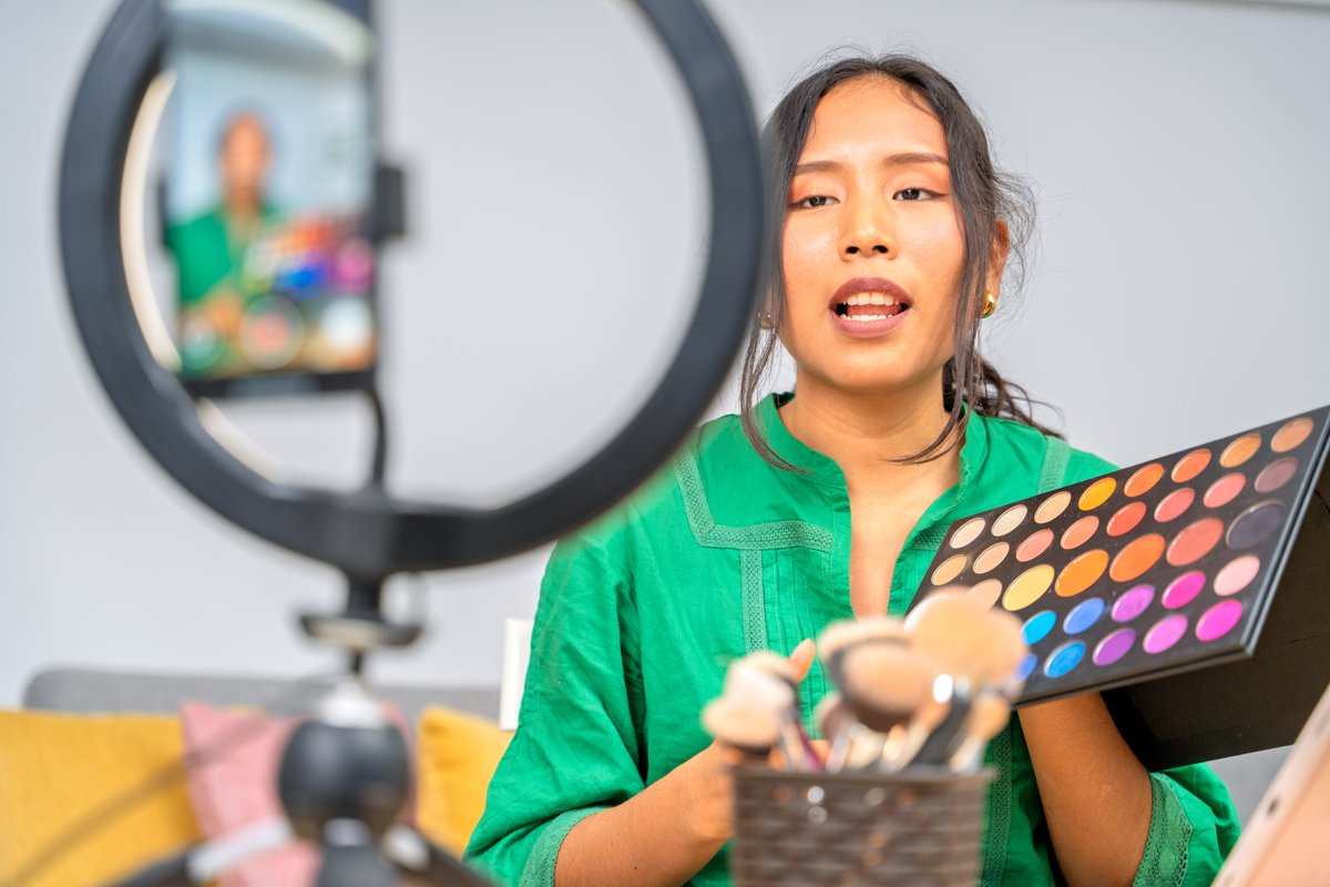 YouTube cumple 20 años 🎂
Del primer video en 2005 a TikTok hoy, el video ha sido el rey de las redes sociales.

Te contamos la historia completa aquí: 
sandiafilms.com/historia-del-v…

#VideoMarketing #YouTube20