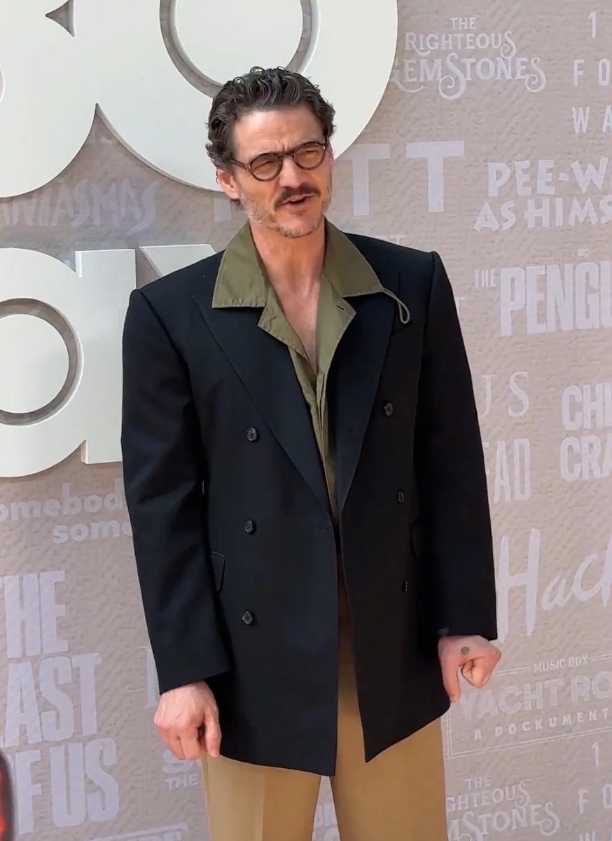 바지 안 입은 줄
죄송해요