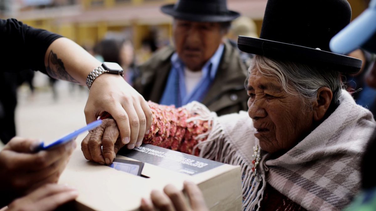 Con más del 90% computado el resultado electoral puso fin a la era de 20 años gobiernos izquierda en Bolivia. El centro derechista, Rodrigo Paz, del Partido Demócrata Cristiano (31.7%), y el expresidente conservador Jorge Tuto Quiroga (27%), Irán a segunda vuelta el 19 Octubre
