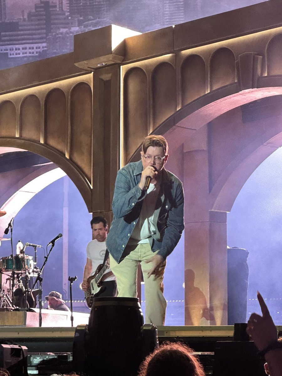 Cartel  como artista invitado hoy 

hideawayshawn