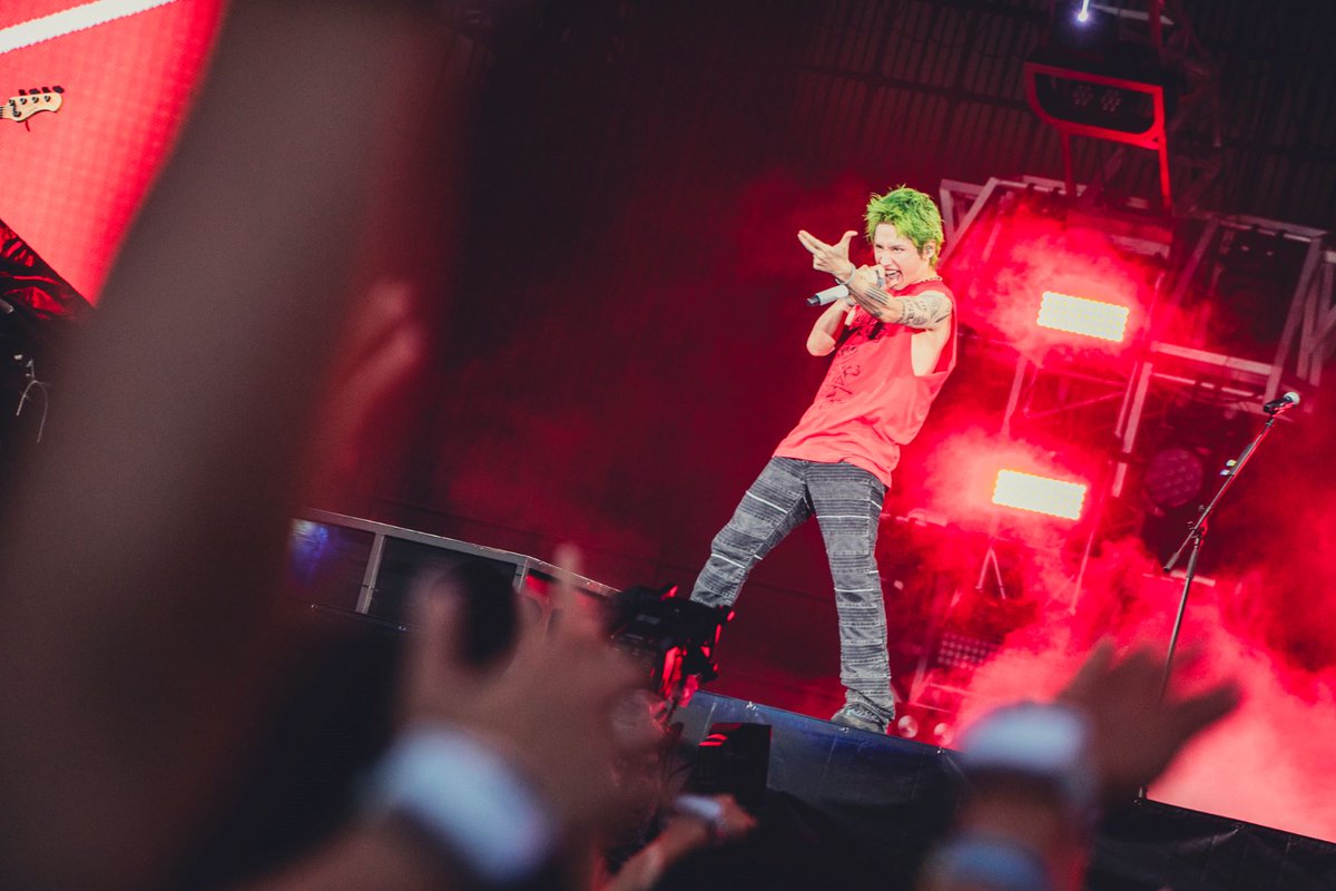 ONE OK ROCK、ワールドツアー『DETOX JAPAN TOUR 2025』が大分からスタート　2日間で約8万人が熱狂
lp.p.pia.jp/article/news/4…

#ONEOKROCK #ONEOKROCKDETOXJAPANTOUR2025