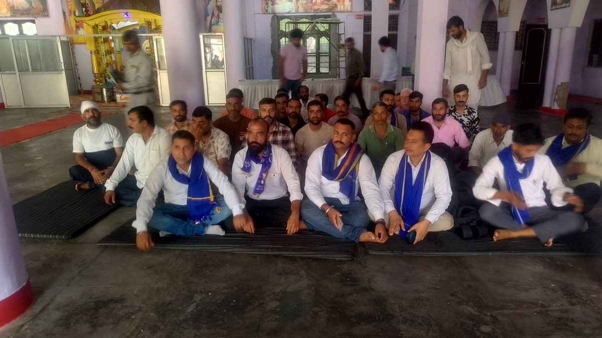 BhimArmy4Jk's tweet photo. आज जिला उधमपुर में @BhimArmy4Jk की एक बैठक का आयोजन किया गया जिसमें सैकड़ों युवाओं ने भीम आर्मी का दामन थामा और परम पूज्य बाबा साहब डॉक्टर बी आर अंबेडकर जी की विचारधारा को घर-घर तक पहुँचाने का संकल्प लिया
हमारी ओर से सभी साथियों को बहुत-बहुत बधाई एवं मंगल कामनाएं
@BhimArmyChief https://t.co/hki7kJbj05