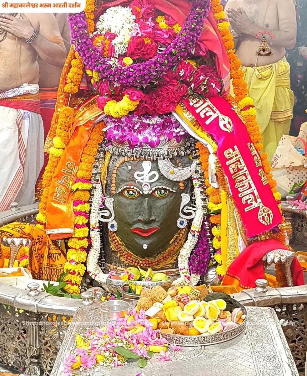 🙏🌹 *जय श्री महाकाल*🌹🙏
*श्री महाकालेश्वर ज्योतिर्लिंग का भस्म आरती श्रृंगार दर्शन*
*18-08-2025 कण-कण में महादेव*💕