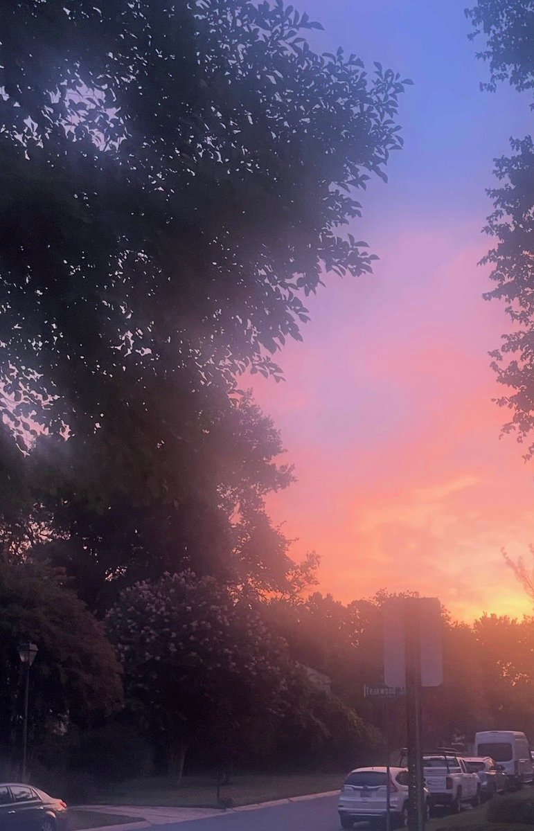 BibaGirrrl's tweet photo. This morning’s sunrise was absolutely gorgeous, so many amazing colors & contrasts! I had to snap some pics of it! #sunrise #sunrisephotos #iphonephotography #fyppppp #photography #foryou #maryland #instapics #mypics #sunrisephotography #instamood #marylandphotography #mocomd https://t.co/ysu8vSIsxb