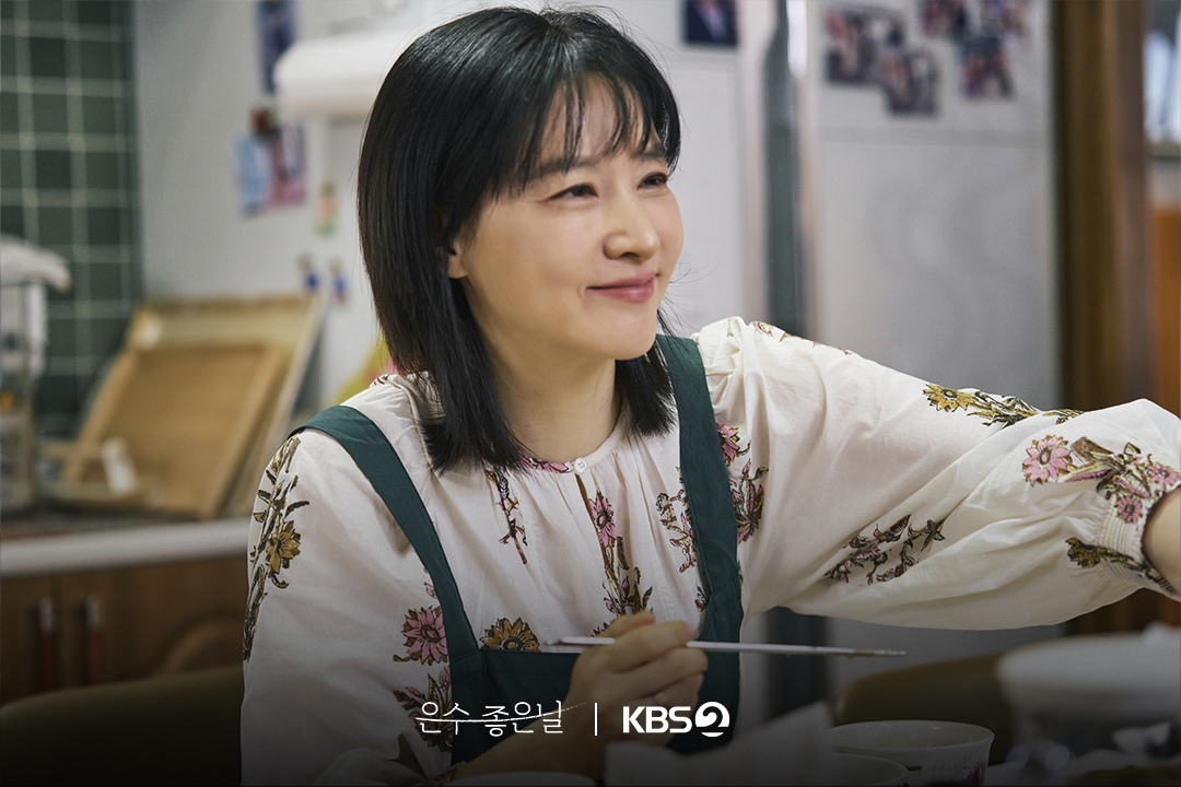 [#은수좋은날] 📸

가족을 지키기 위해 금기의 세계로 뛰어든 이영애!
현실적인 공감과 강렬한 몰입을 전할 처절한 여정😢

KBS 2TV 토일 미니시리즈 [은수 좋은 날]👜
9월 20일 (토) 밤 9시 20분 첫 방송

#KBS #KBS2 #KBSDRAMA #KDRAMA #은수좋은날 #Walkingonthinice #이영애 #김영광 #박용우