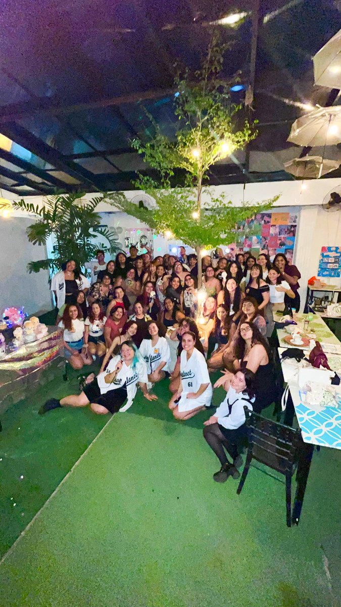 minjiubae's tweet photo. SIMPLESMENTE INCRÍVEL!!!!!!!!!!!
Dia FODA com pessoas FODAS!!! Eu to muito radiante serio mesmo 🥹 @exofortalbar #galaxy1485 https://t.co/YaxO7n8bB5