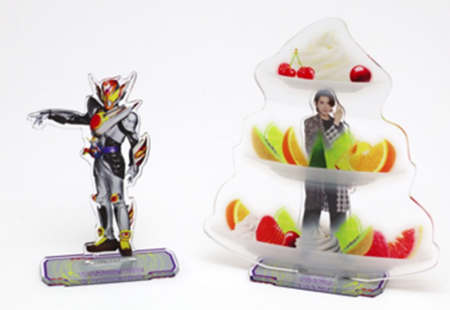 このアクスタ、装動と合わせて飾るのも良さそうよね