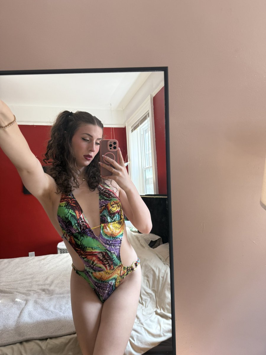 carriemadsinx's tweet photo. Choosing who I milk from the comments on this ⬇️ #transgirl #trans #transgender #mtf #transwoman #tgirl https://t.co/botOzb3mNf
